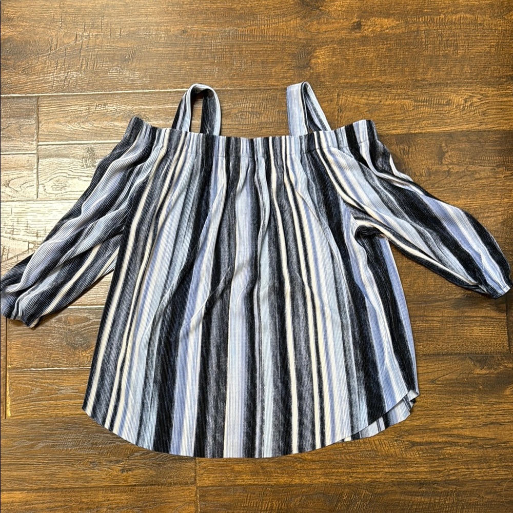 Jennie and Marlis White and blue Off-Shoulder 3/4 Sleeve Blouse - Picture 3 of 3